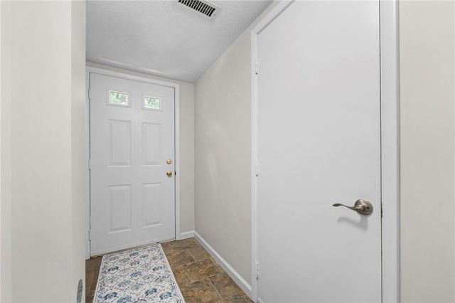 114 Saxonwald Ln, Castle Shannon, PA 15234