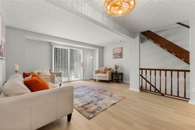 114 Saxonwald Ln, Castle Shannon, PA 15234