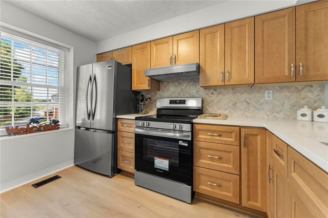 114 Saxonwald Ln, Castle Shannon, PA 15234
