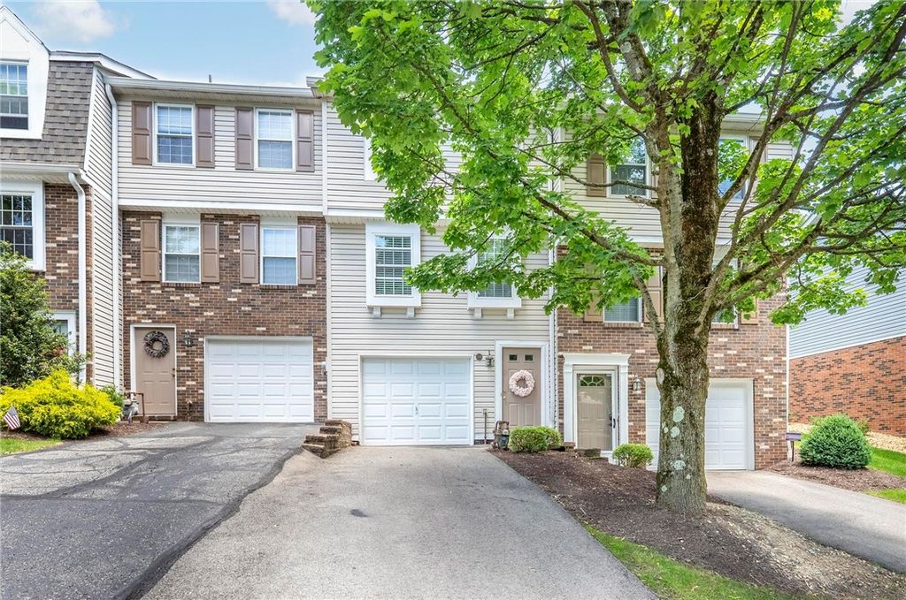 114 Saxonwald Ln, Castle Shannon, PA 15234