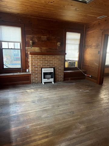 1011 W Walker Street, Denison, TX 75020