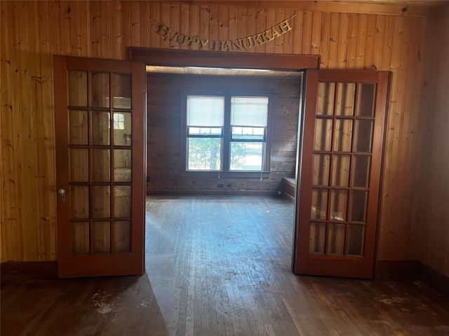 1011 W Walker Street, Denison, TX 75020