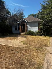 1011 W Walker Street, Denison, TX 75020
