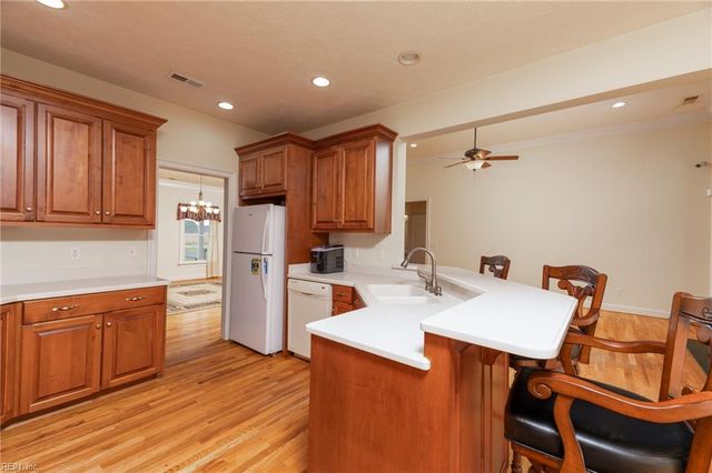 8975 Coles Landing DR, Gloucester, VA 23061