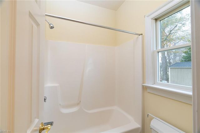 8975 Coles Landing DR, Gloucester, VA 23061