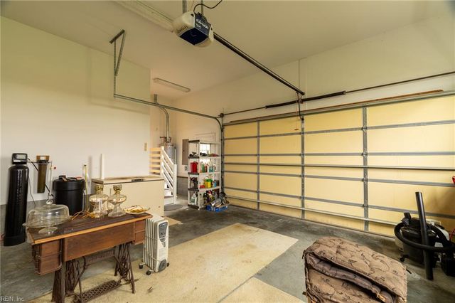 8975 Coles Landing DR, Gloucester, VA 23061