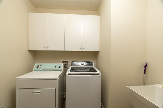 8975 Coles Landing DR, Gloucester, VA 23061