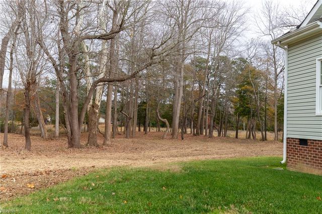 8975 Coles Landing DR, Gloucester, VA 23061