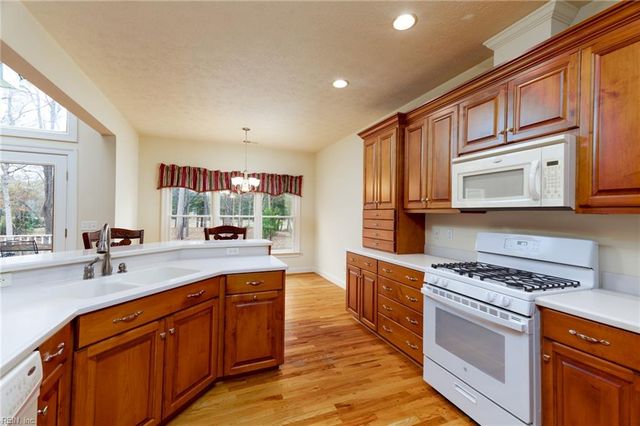 8975 Coles Landing DR, Gloucester, VA 23061