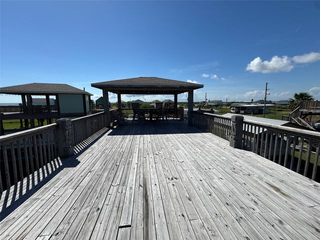 851 Trout Boulevard, Crystal Beach, TX 77650