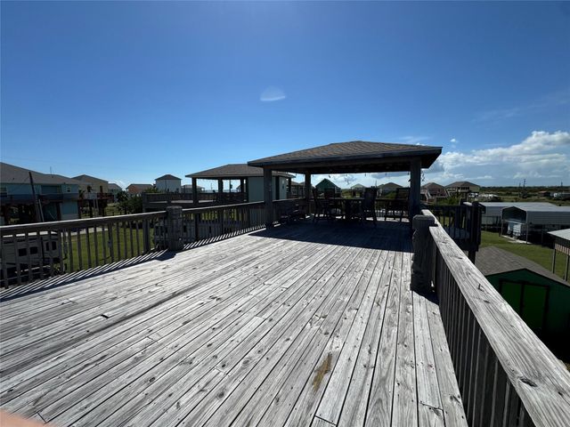 851 Trout Boulevard, Crystal Beach, TX 77650