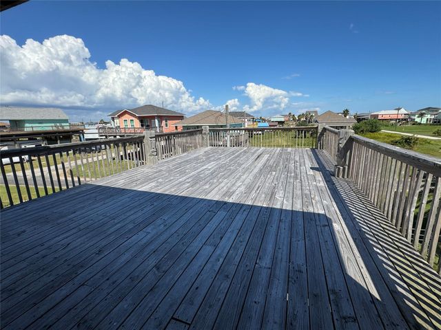 851 Trout Boulevard, Crystal Beach, TX 77650