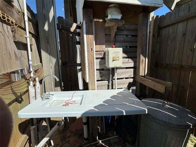 851 Trout Boulevard, Crystal Beach, TX 77650