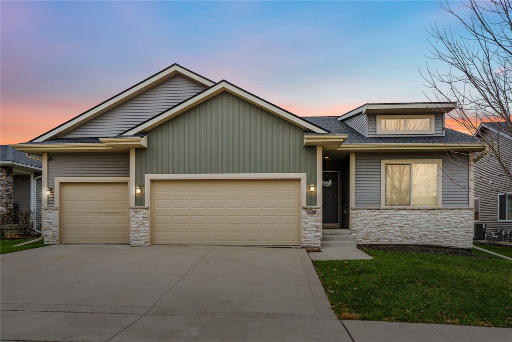 1324 Tuscany Drive SE, Altoona, IA 50009