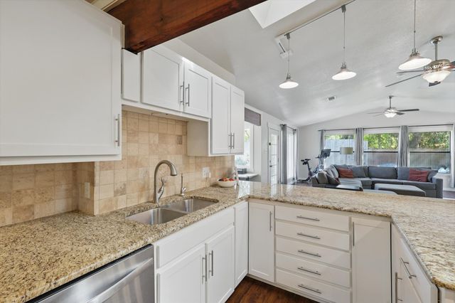 1119 Mockingbird Drive, Grapevine, TX 76051