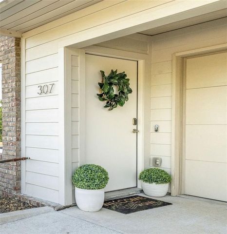 307 E Noble Lane, Fayetteville, AR 72703