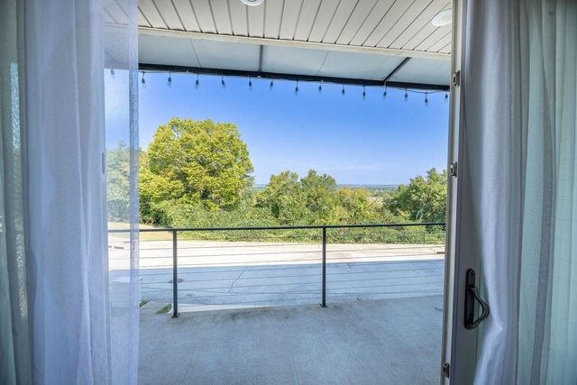 307 E Noble Lane, Fayetteville, AR 72703