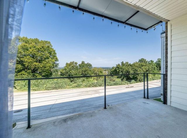 307 E Noble Lane, Fayetteville, AR 72703