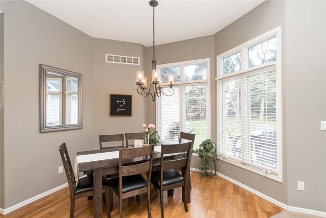 10660 Sharon Circle, Urbandale, IA 50322