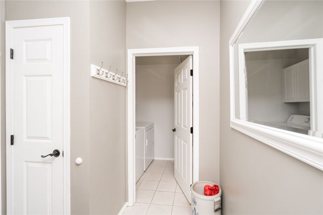 10660 Sharon Circle, Urbandale, IA 50322