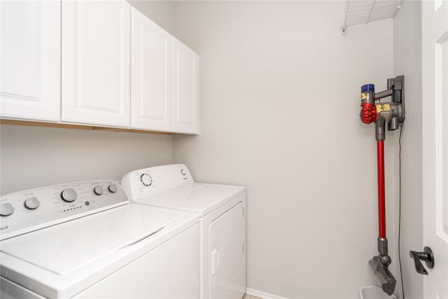 10660 Sharon Circle, Urbandale, IA 50322