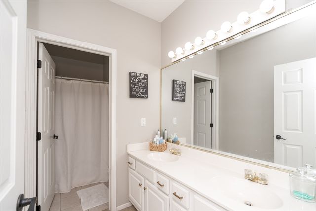 10660 Sharon Circle, Urbandale, IA 50322