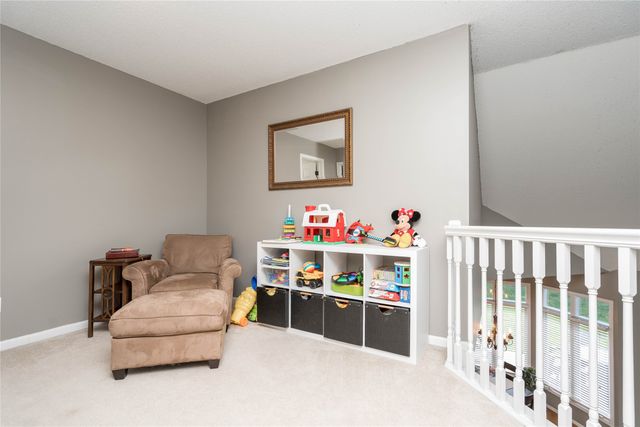 10660 Sharon Circle, Urbandale, IA 50322