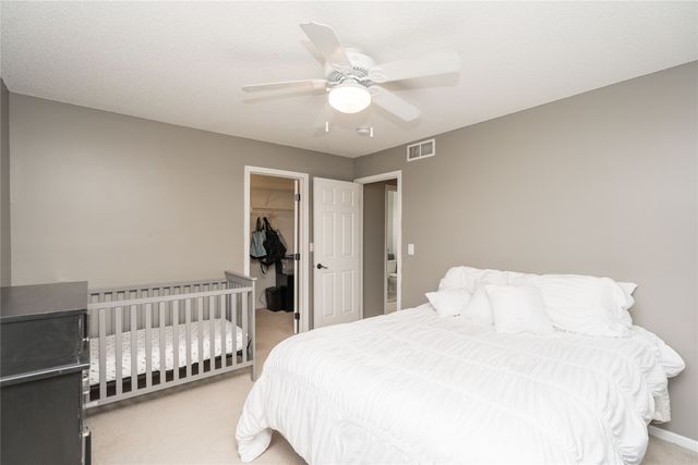 10660 Sharon Circle, Urbandale, IA 50322