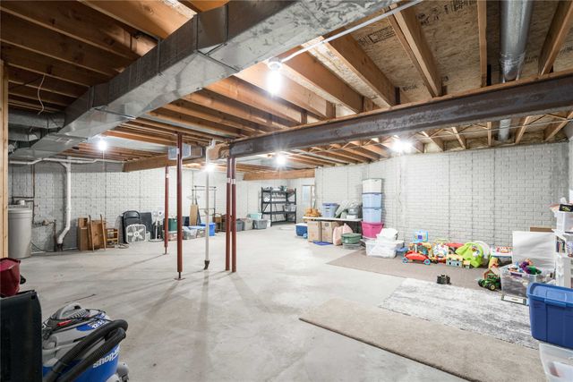 10660 Sharon Circle, Urbandale, IA 50322