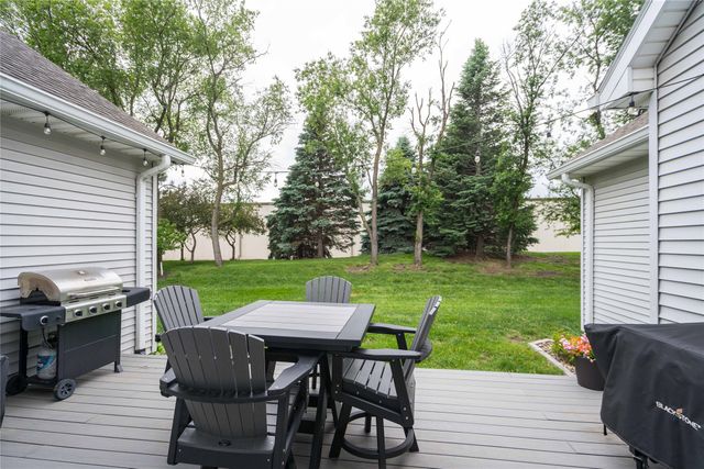 10660 Sharon Circle, Urbandale, IA 50322