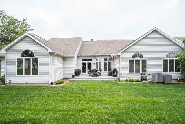 10660 Sharon Circle, Urbandale, IA 50322