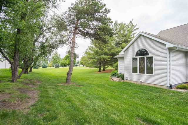 10660 Sharon Circle, Urbandale, IA 50322