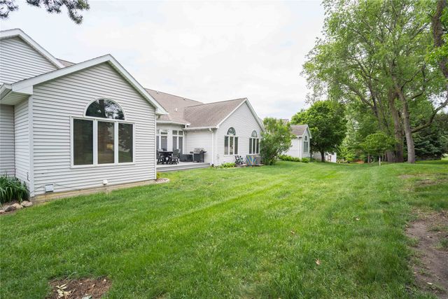 10660 Sharon Circle, Urbandale, IA 50322
