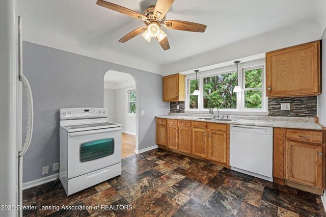 109 S Sherman Street, Leslie, MI 49251