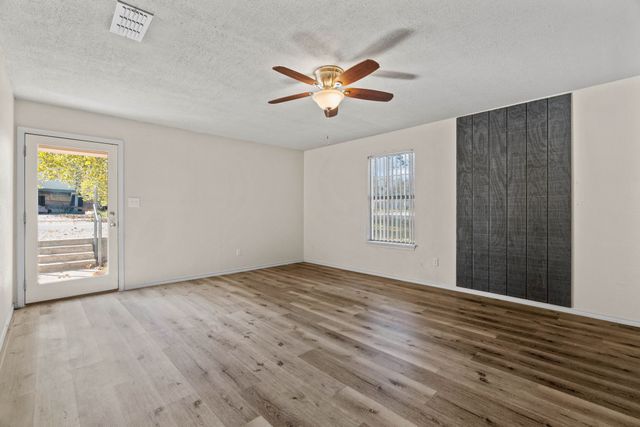 302 W Decatur Street, Chico, TX 76431