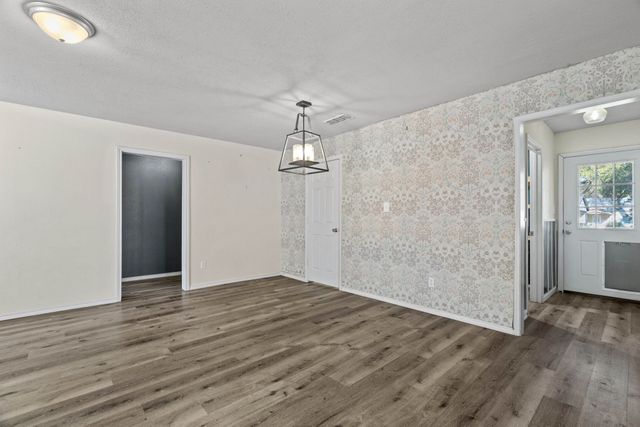 302 W Decatur Street, Chico, TX 76431