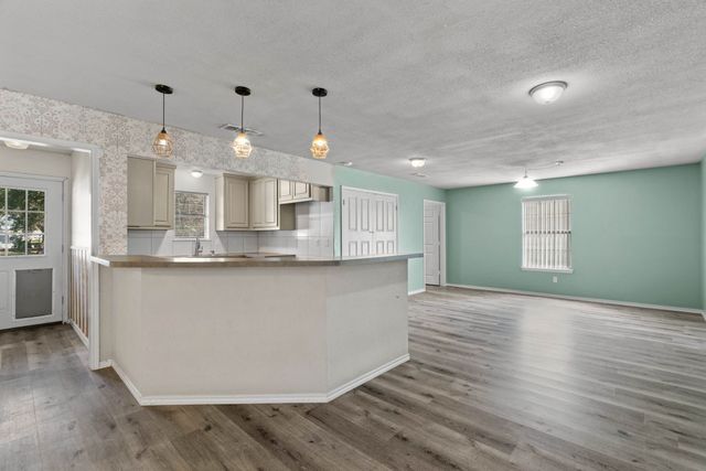 302 W Decatur Street, Chico, TX 76431