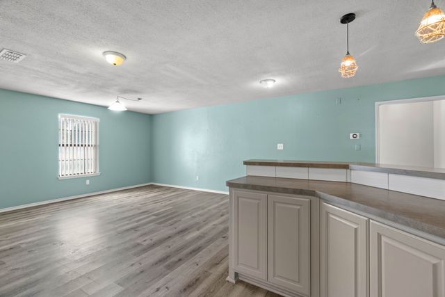 302 W Decatur Street, Chico, TX 76431