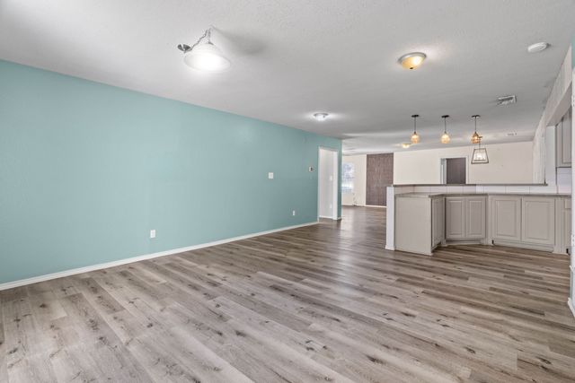 302 W Decatur Street, Chico, TX 76431