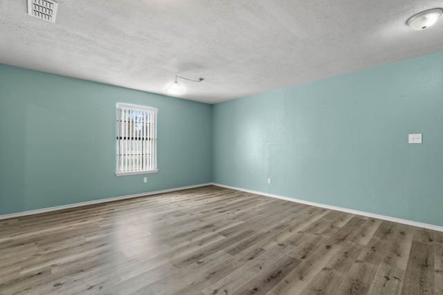 302 W Decatur Street, Chico, TX 76431