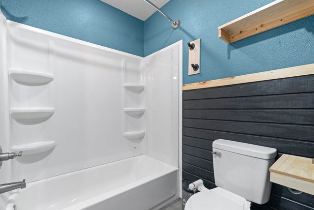 302 W Decatur Street, Chico, TX 76431