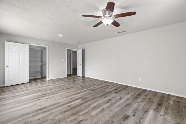 302 W Decatur Street, Chico, TX 76431