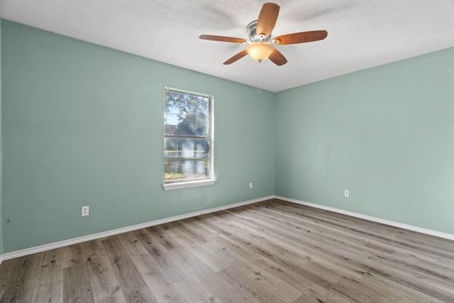 302 W Decatur Street, Chico, TX 76431