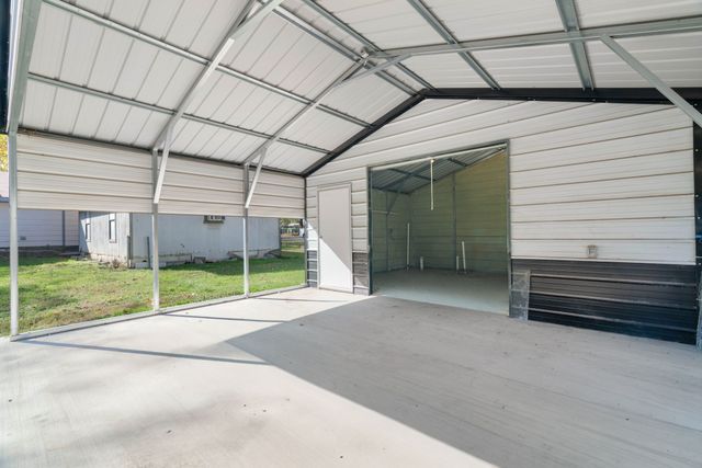 302 W Decatur Street, Chico, TX 76431