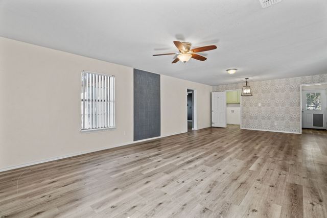 302 W Decatur Street, Chico, TX 76431