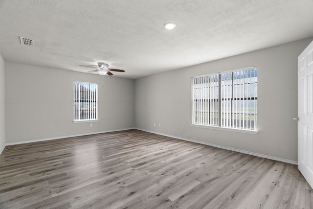 302 W Decatur Street, Chico, TX 76431