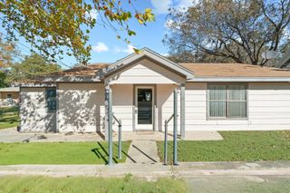 302 W Decatur Street, Chico, TX 76431