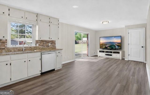 530 Oak Valley Drive, Riverdale, GA 30274