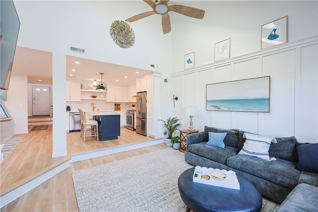 87 Nipmuc Trail B, North Providence, RI 02904