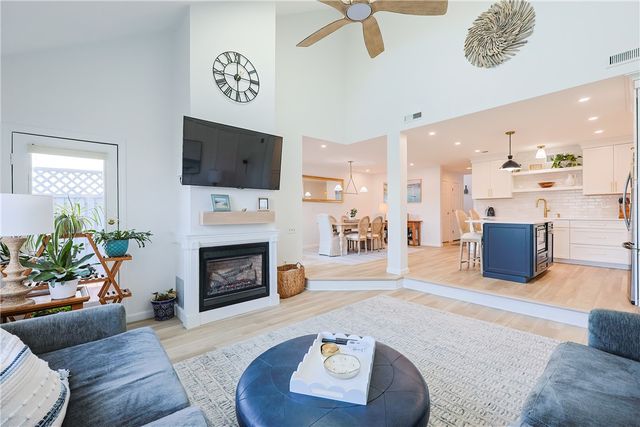 87 Nipmuc Trail B, North Providence, RI 02904